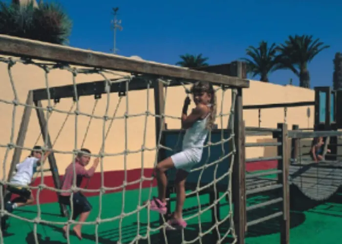 Castillo Playa Aldeamento Turístico 2*